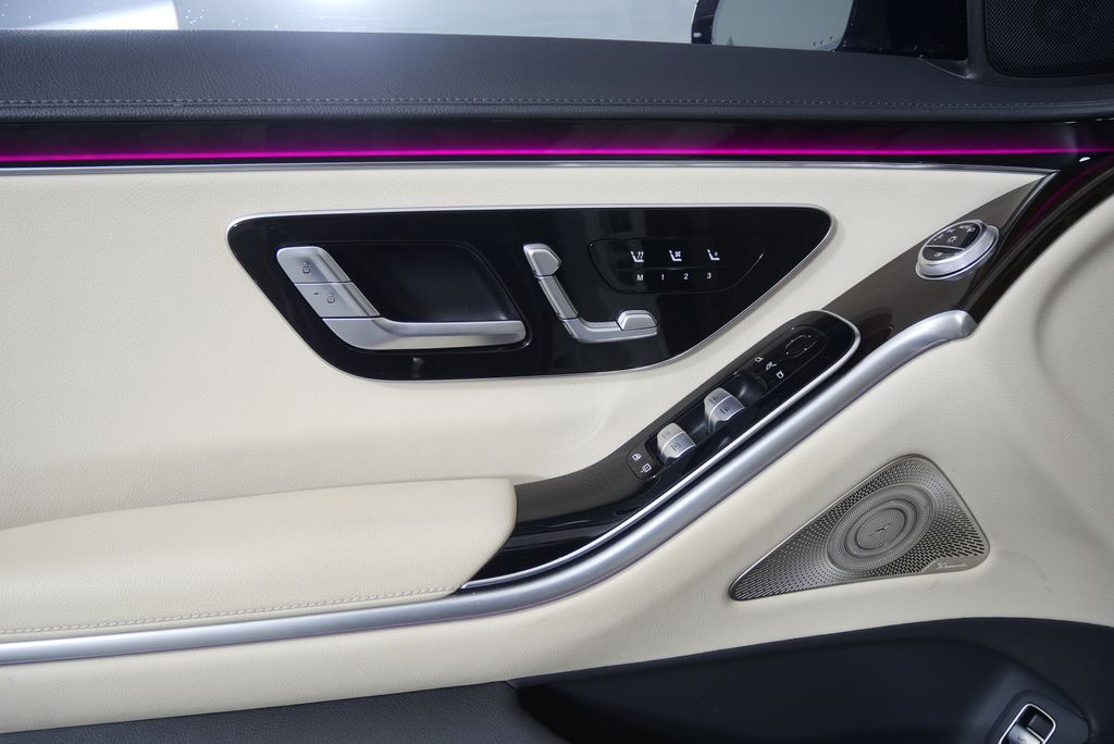 Thumbnail: 2022 Mercedes-Benz S-Class - 8