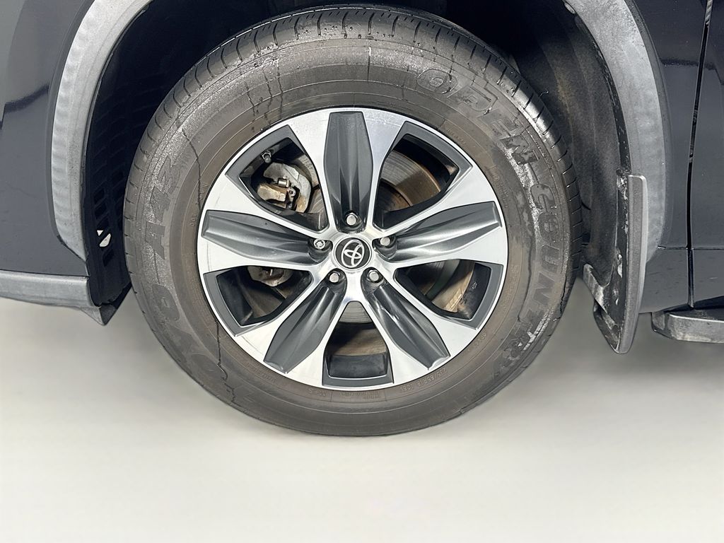 Used Car 2021 Toyota Highlander  Xle For Sale Under $30,000 In Austin, Texas
