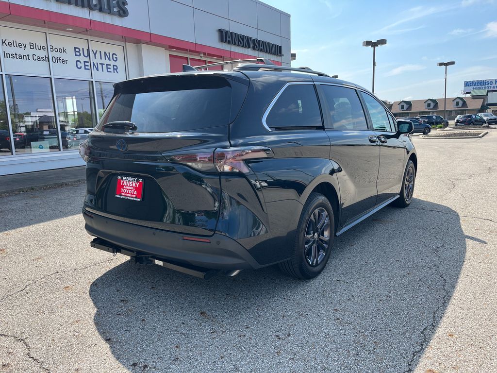 2024 Toyota Sienna Woodland Edition photo
