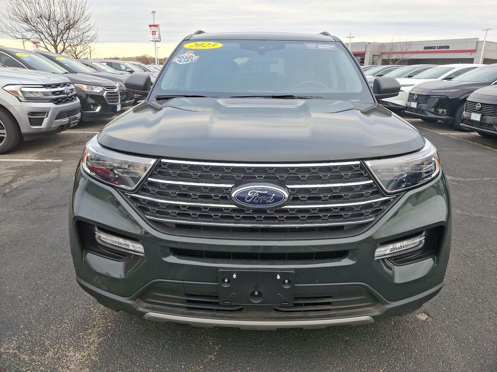 2023 Ford Explorer XLT 2
