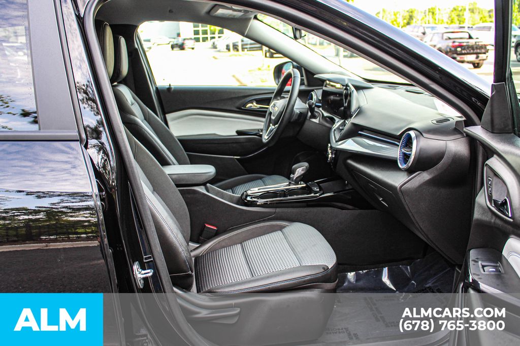 Used 2025 Black Chevrolet LT image 21