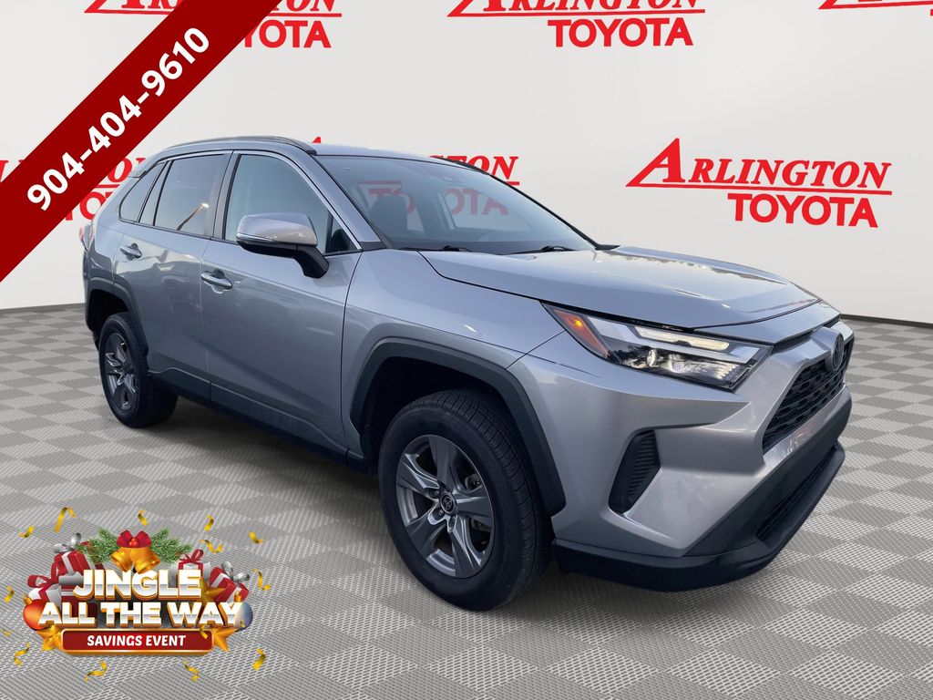 2022 Toyota RAV4 XLE's photo