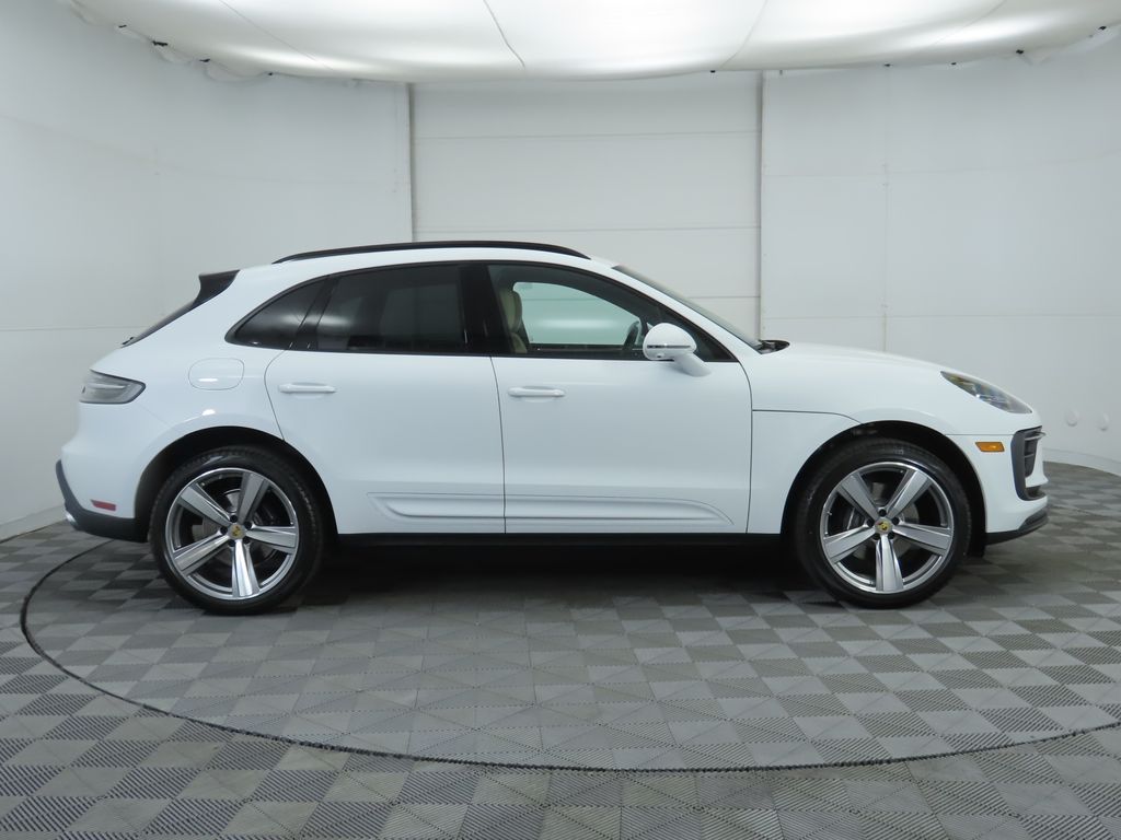 Thumbnail: 2025 Porsche Macan - 8