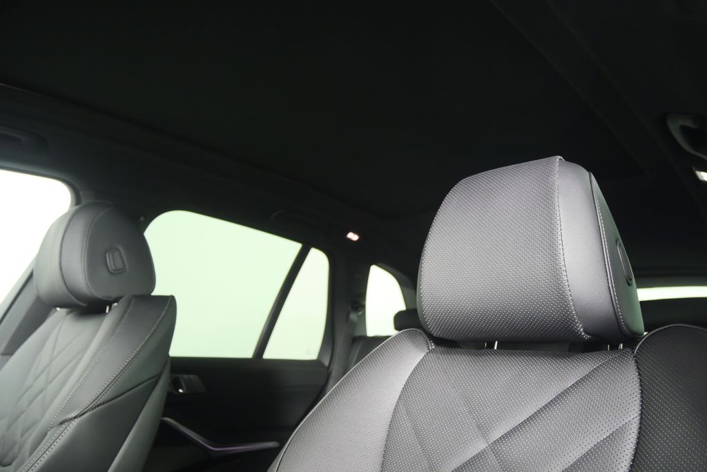 Thumbnail: 2026 BMW X5 - 12