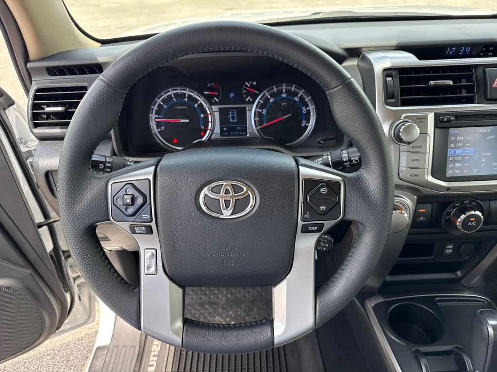 Used 2016 White Toyota SR5 Premium image 15