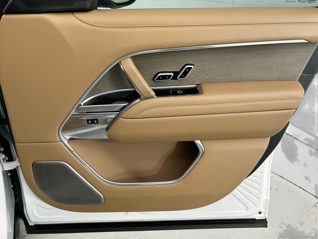 Thumbnail: 2025 Land Rover Range Rover - 24