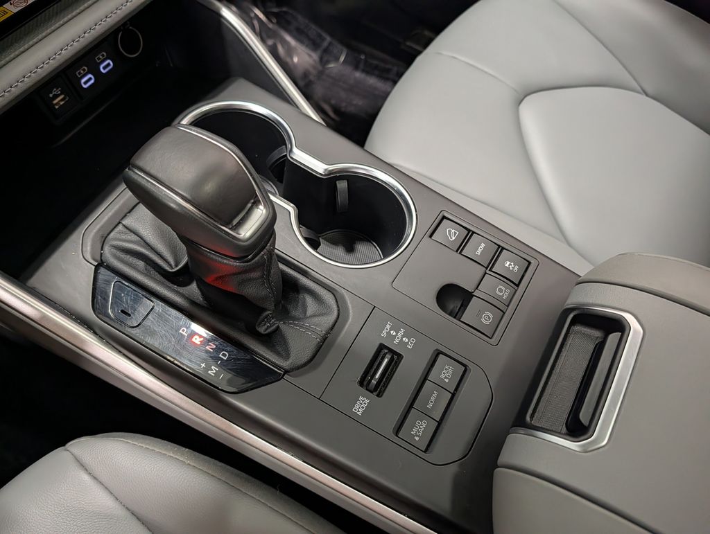 Used 2025 Toyota Highlander SUV