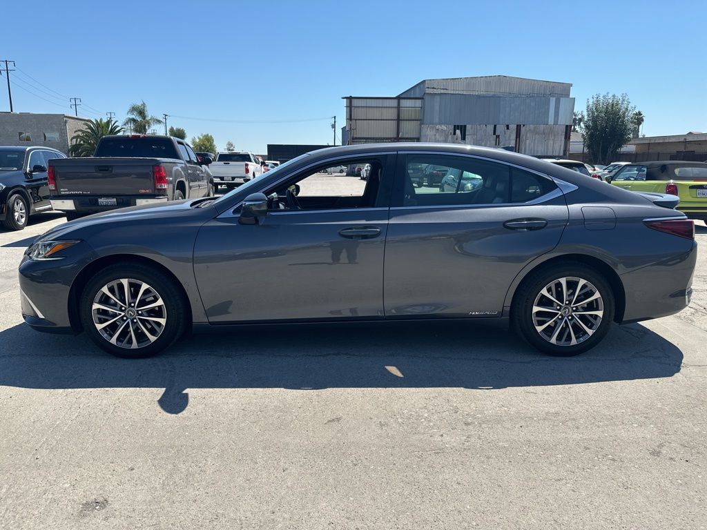 2022 Lexus ES 300h 2