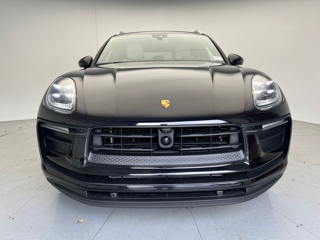 Thumbnail: 2025 Porsche Macan - 25