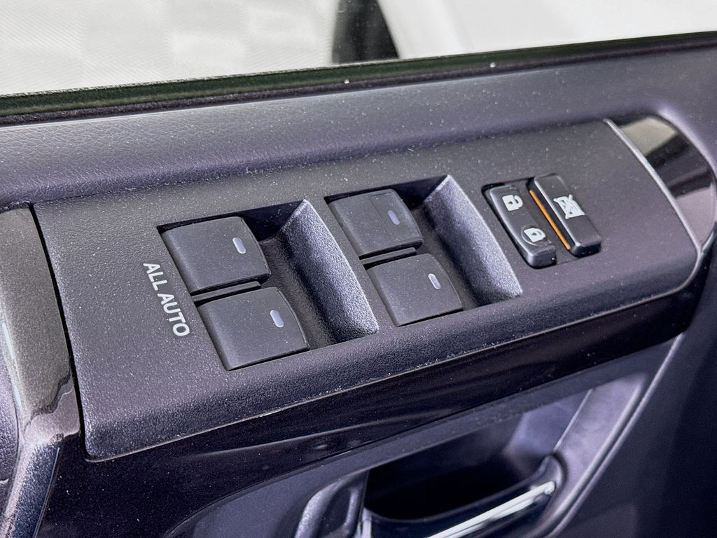 Thumbnail: 2014 Toyota 4Runner - 17
