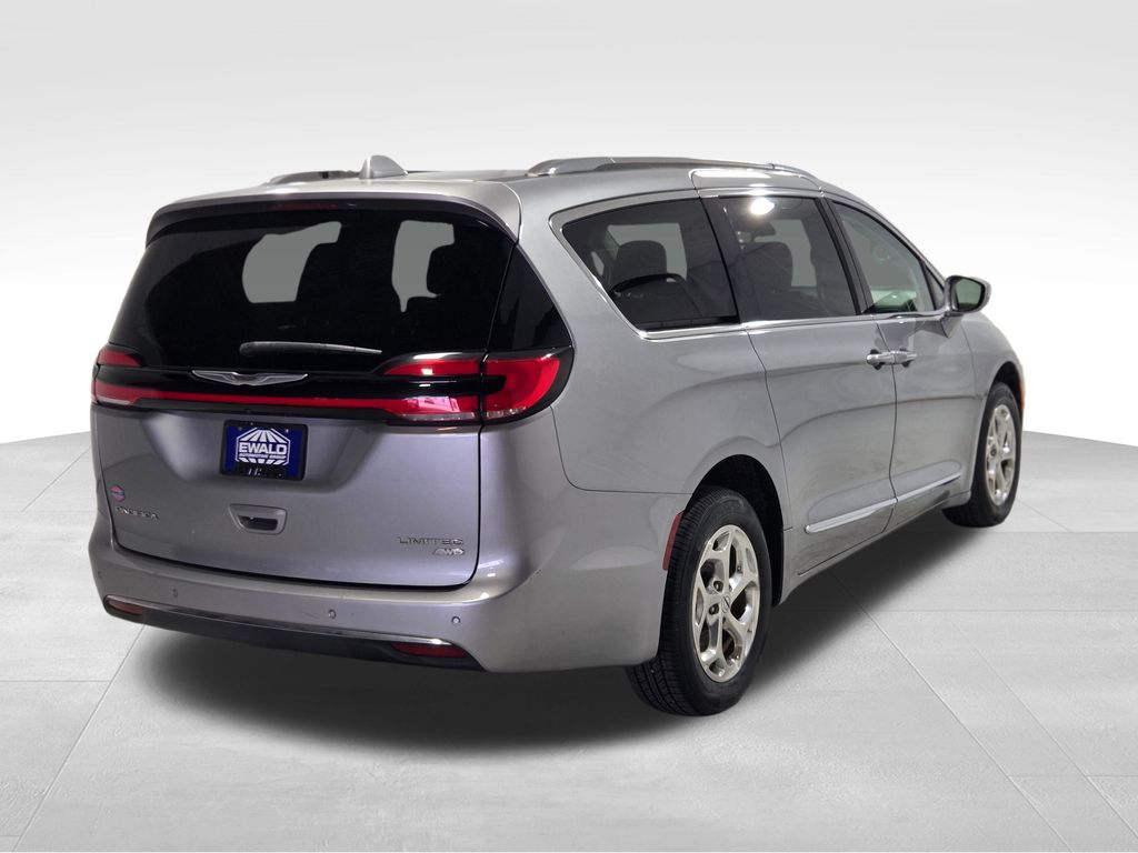 2021 Chrysler Pacifica Limited photo