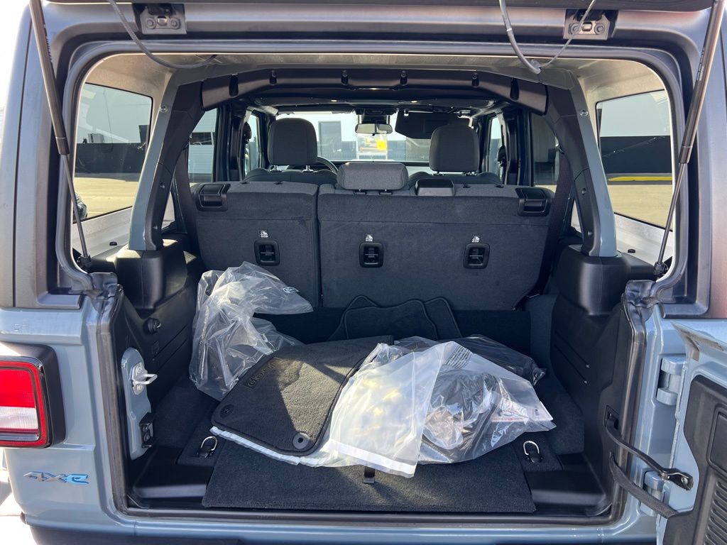 Thumbnail: 2024 Jeep Wrangler - 31