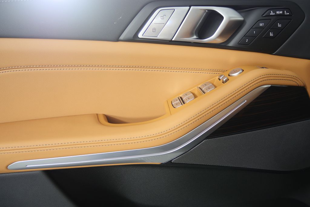 Thumbnail: 2026 BMW X7 - 9