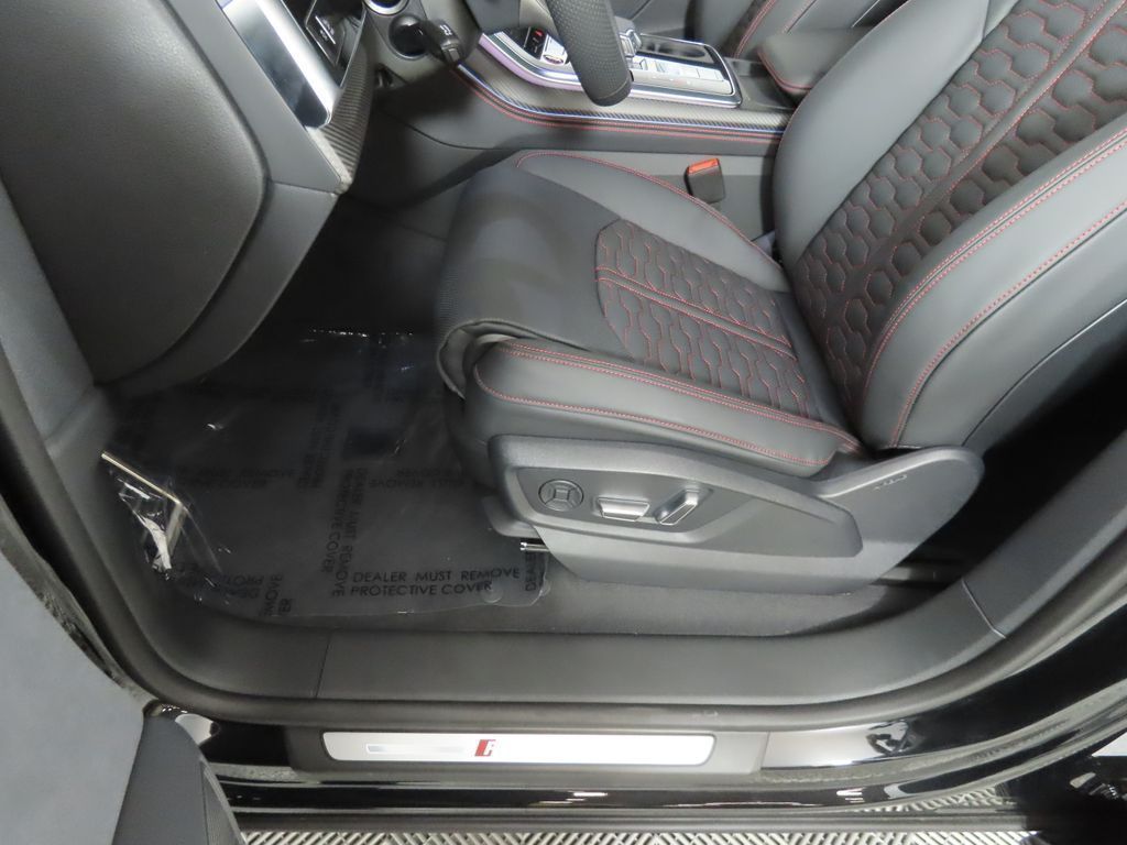 Thumbnail: 2026 Audi RS Q8 - 32