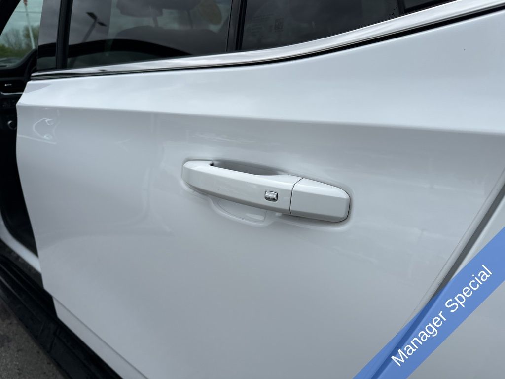 2024 GMC Yukon SLE photo