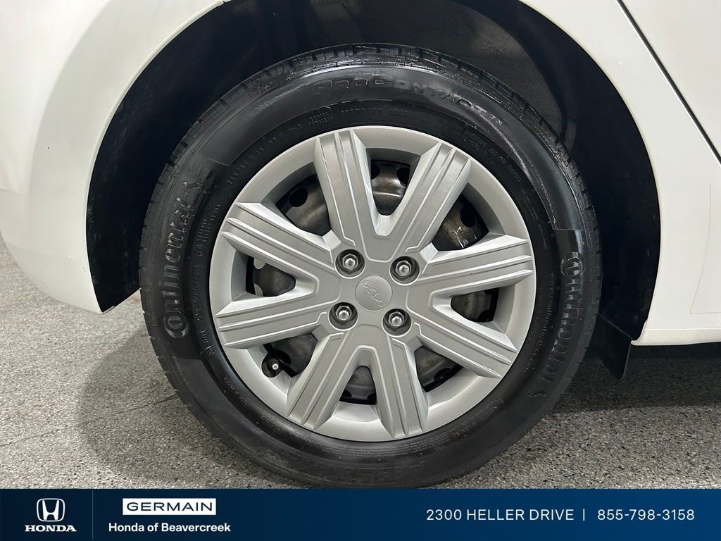 Used 2023 White Kia S image 10