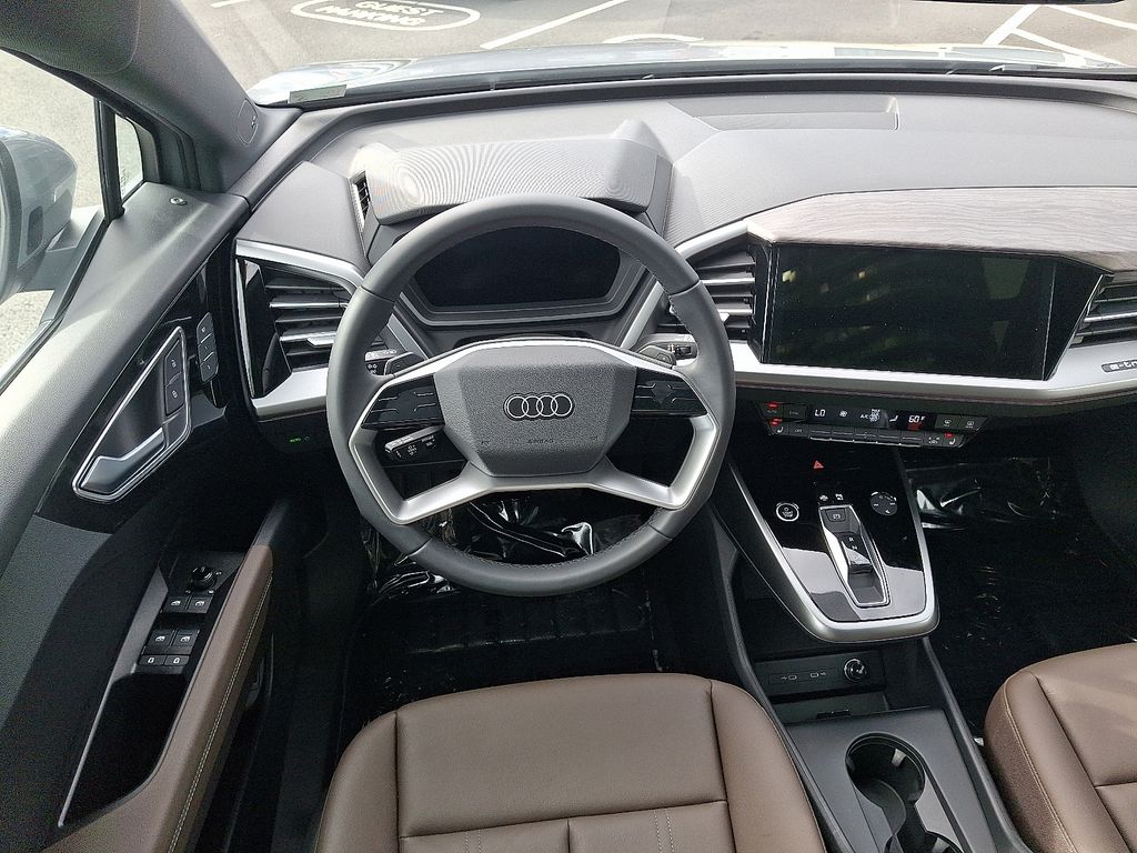 Thumbnail: 2025 Audi Q4 e-tron - 11