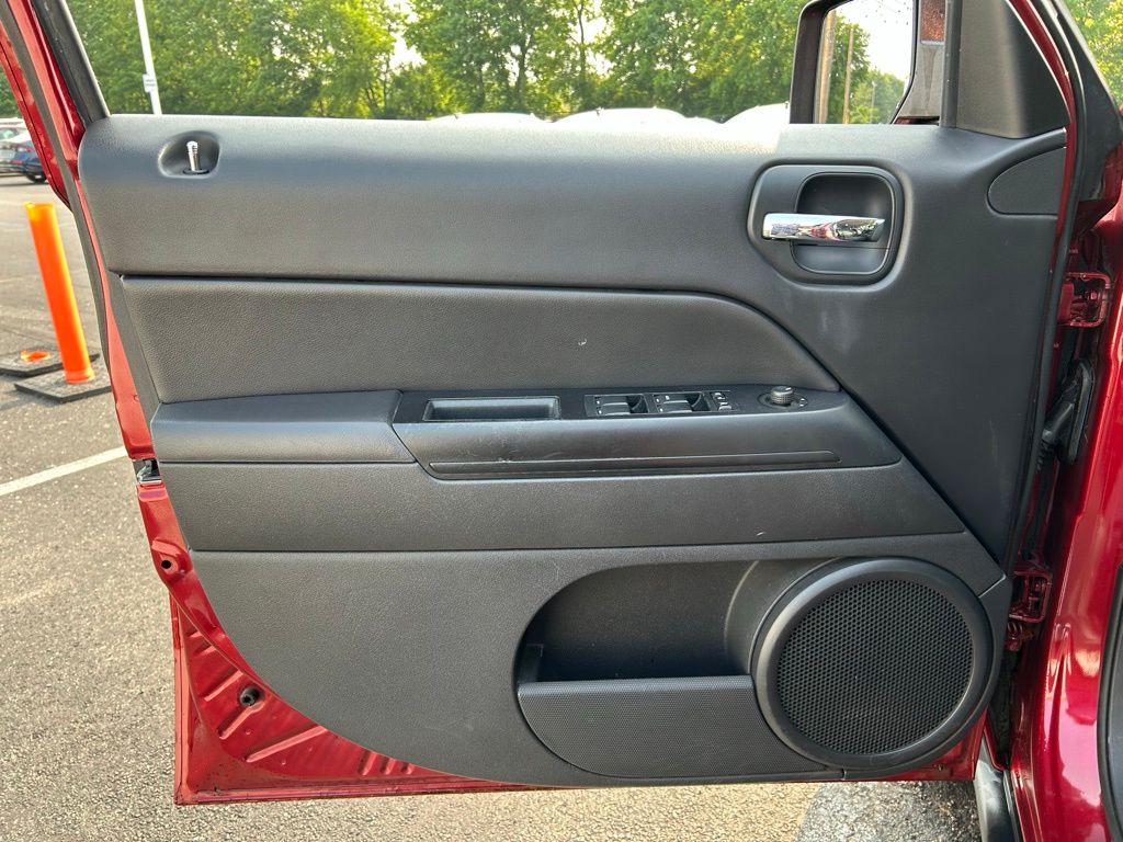 Thumbnail: 2014 Jeep Patriot - 17