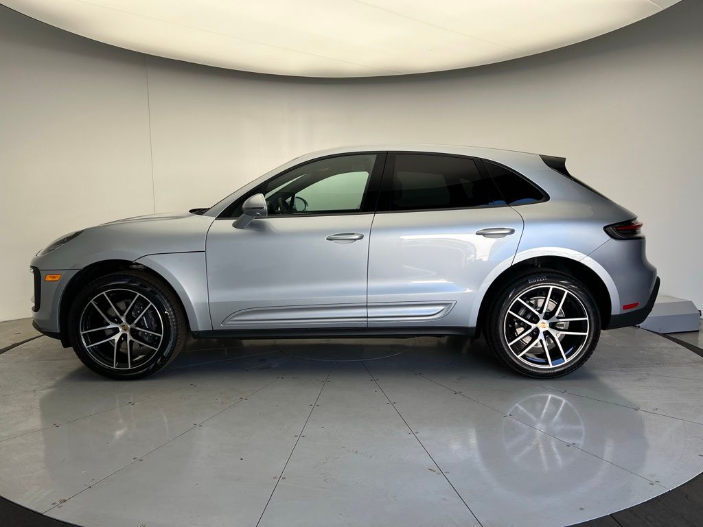 Thumbnail: 2026 Porsche Macan - 2