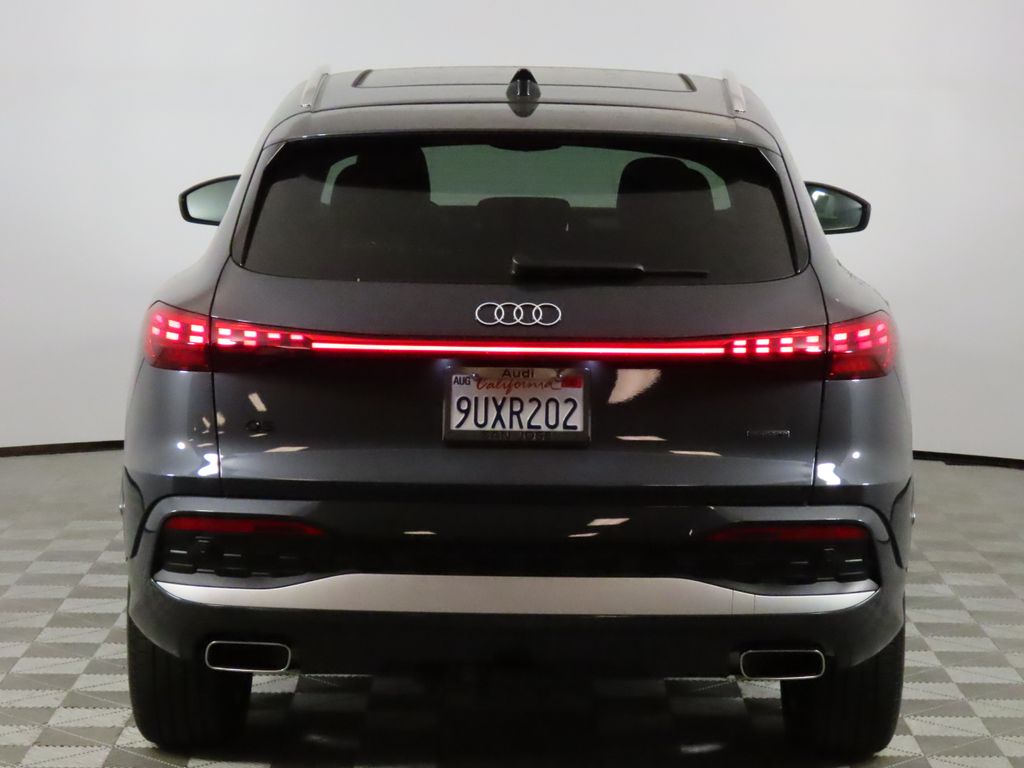 Thumbnail: 2025 Audi Q5 - 4