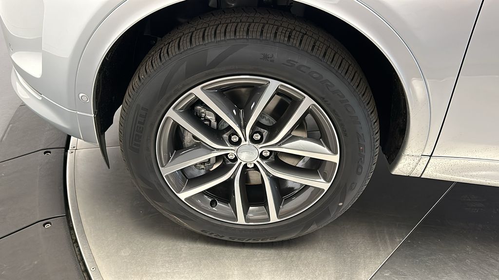 Thumbnail: 2025 Land Rover Discovery Sport - 10