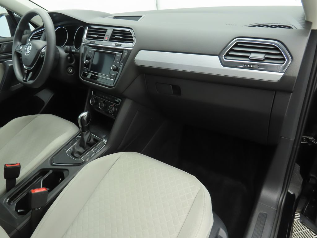 Thumbnail: 2021 Volkswagen Tiguan - 17