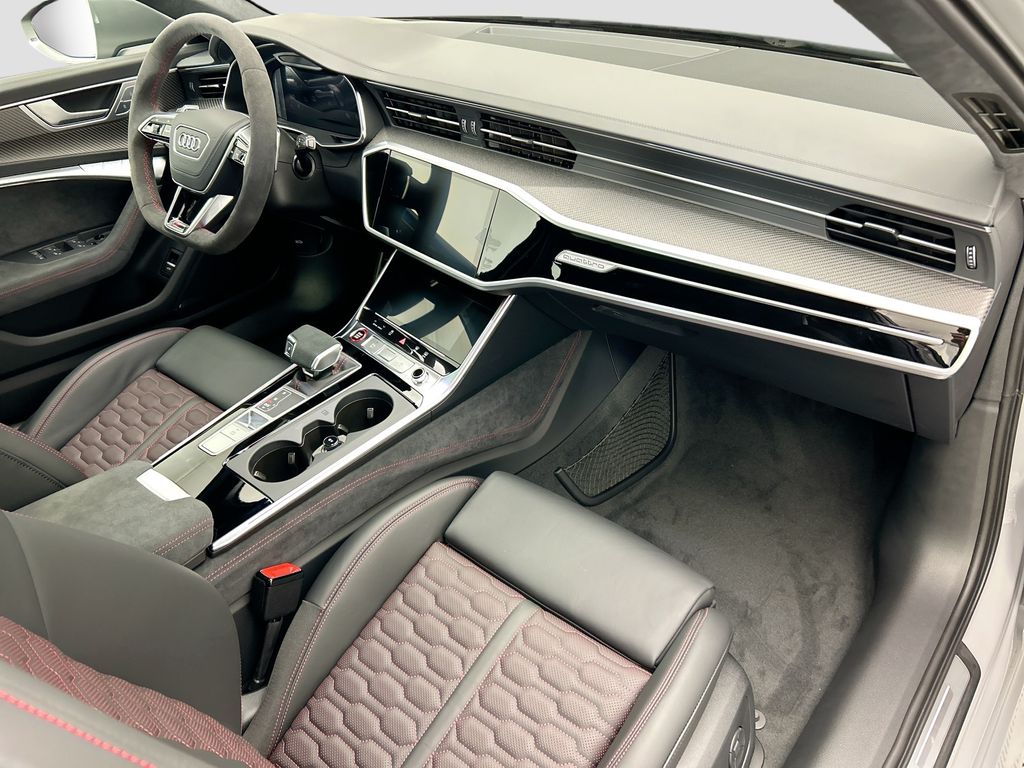 Thumbnail: 2026 Audi RS 6 - 16
