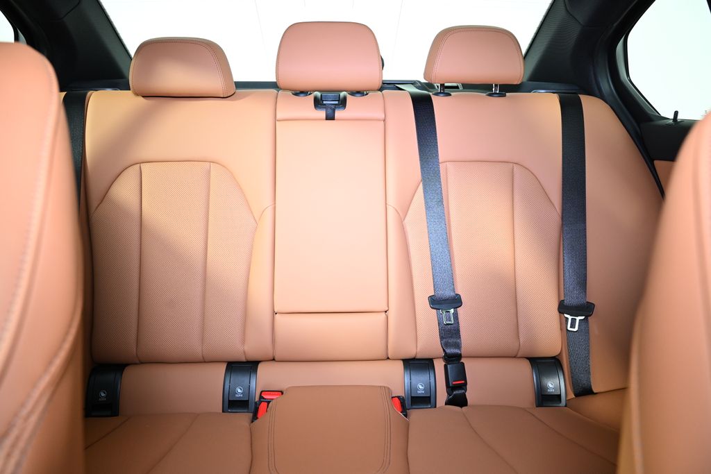 Thumbnail: 2025 BMW 3 Series - 25