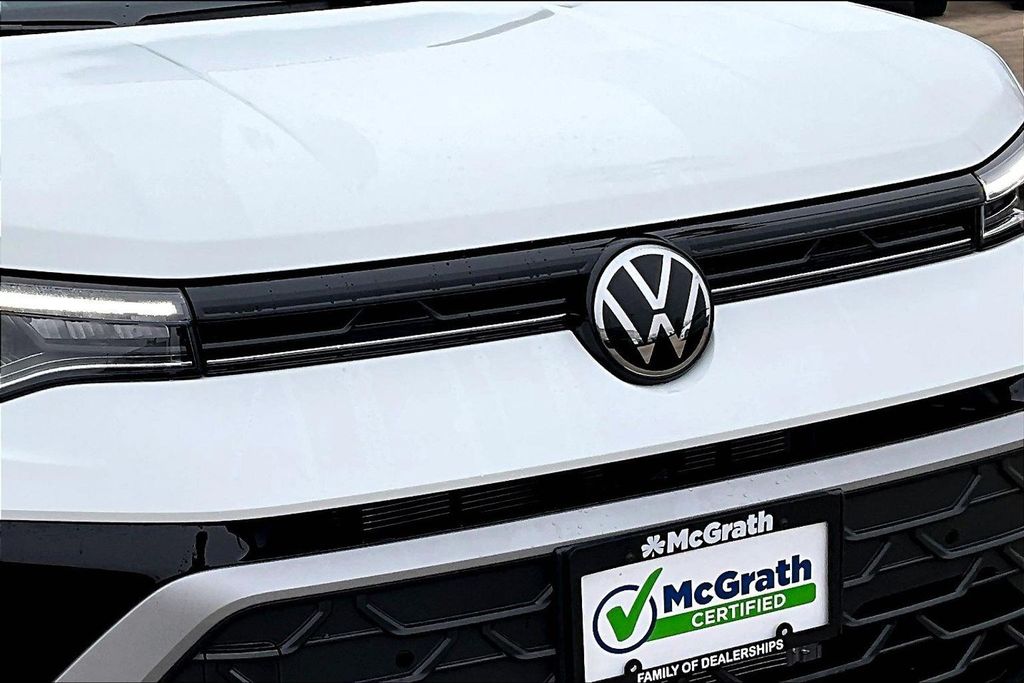Certified Used 2026 White Volkswagen 1.5T SE image 27