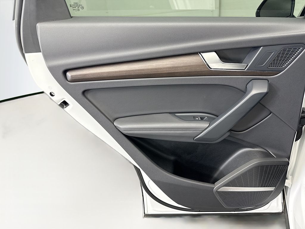 Thumbnail: 2023 Audi Q5 - 25