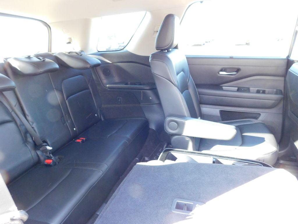 Thumbnail: 2023 Nissan Pathfinder - 5