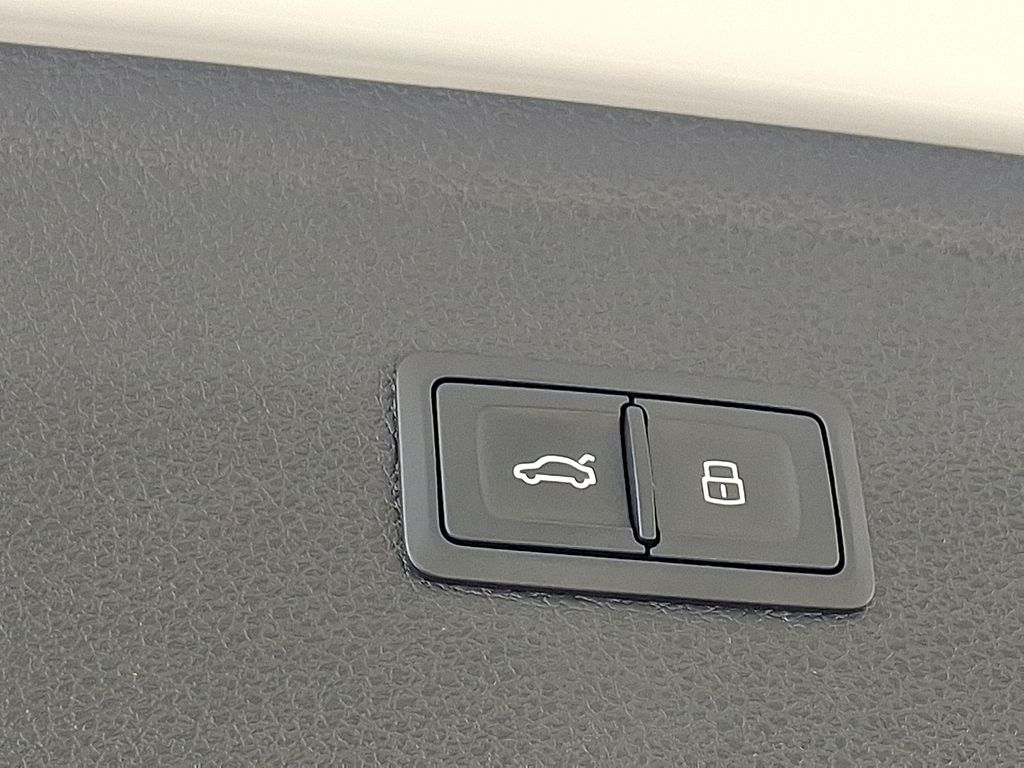 Thumbnail: 2021 Audi SQ5 - 30