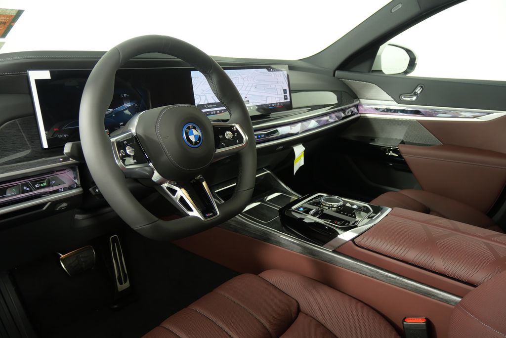 2025 BMW i7 xDrive60 15