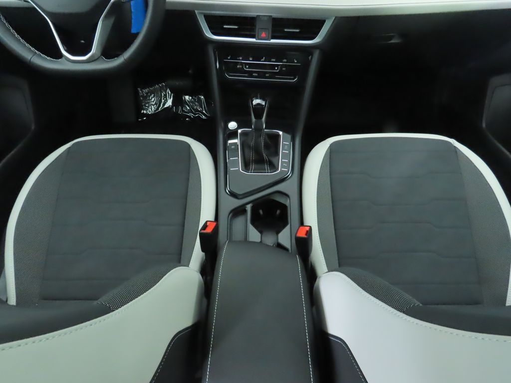 Thumbnail: 2025 Volkswagen Taos - 16