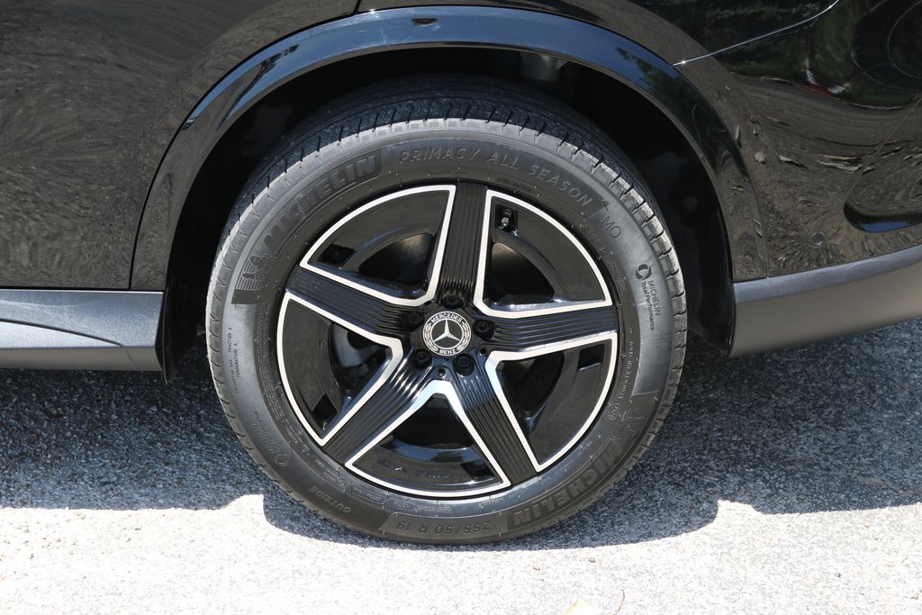 Used 2025  Mercedes-Benz GLC 300 image 9