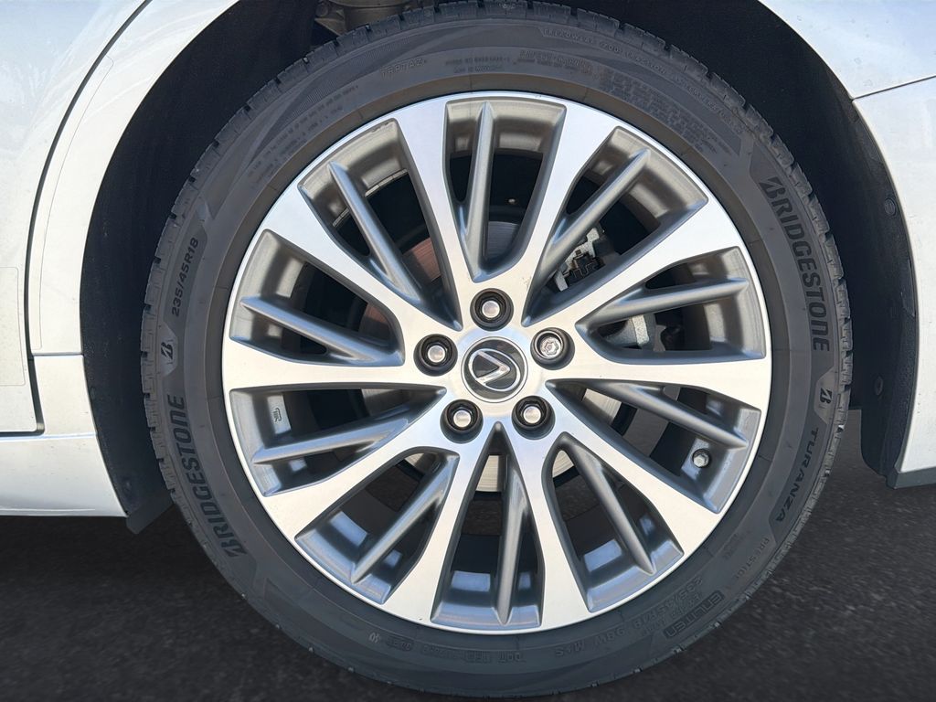 Thumbnail: 2020 Lexus ES - 31