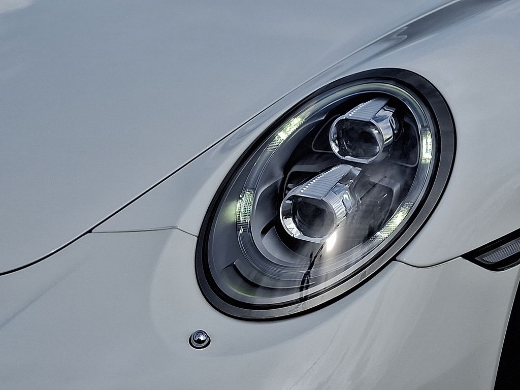 Thumbnail: 2017 Porsche 911 - 12