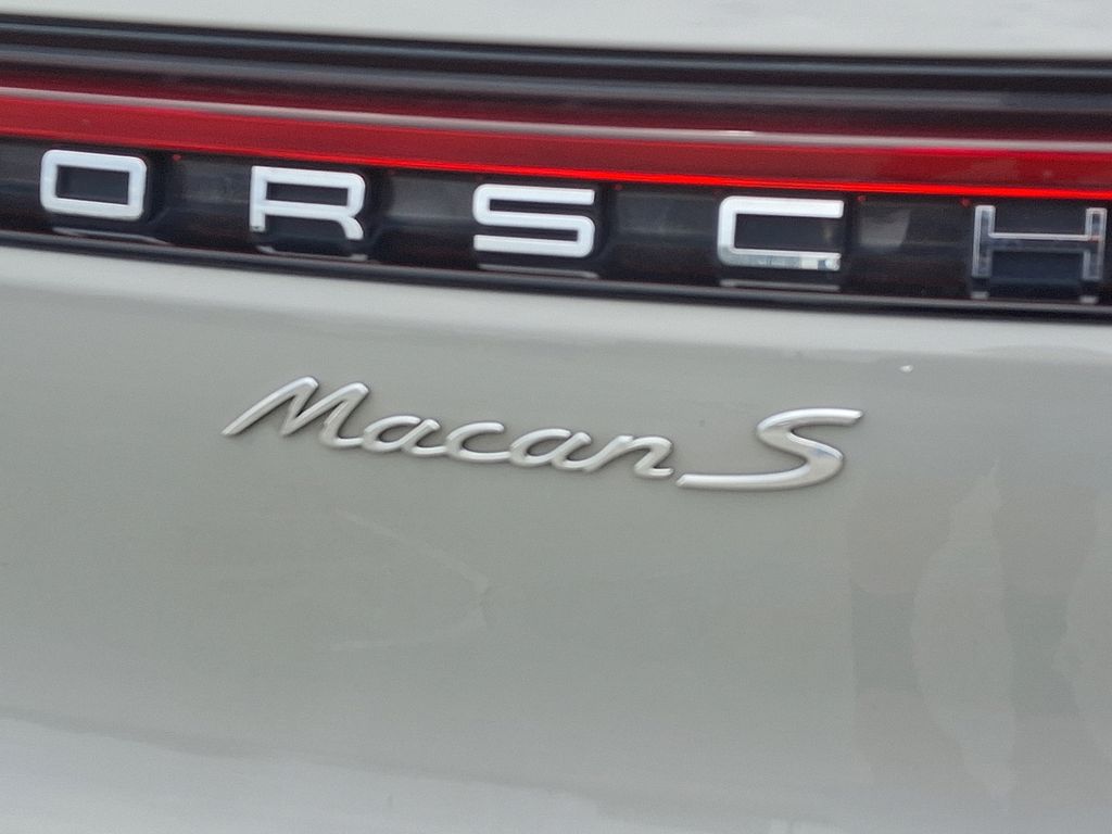 Thumbnail: 2023 Porsche Macan - 31
