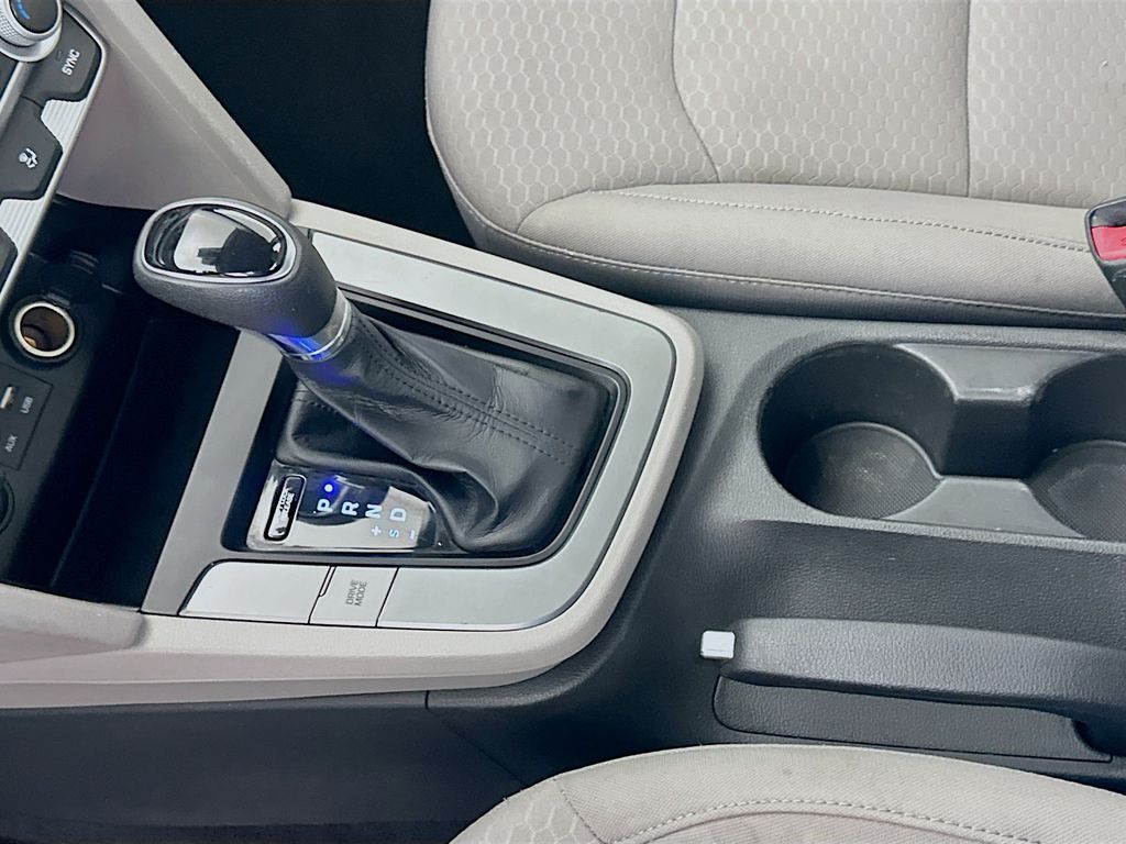 Thumbnail: 2020 Hyundai Elantra - 16