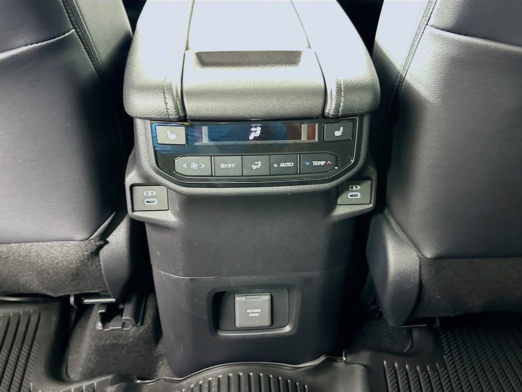 2025 Toyota Grand Highlander Limited 17