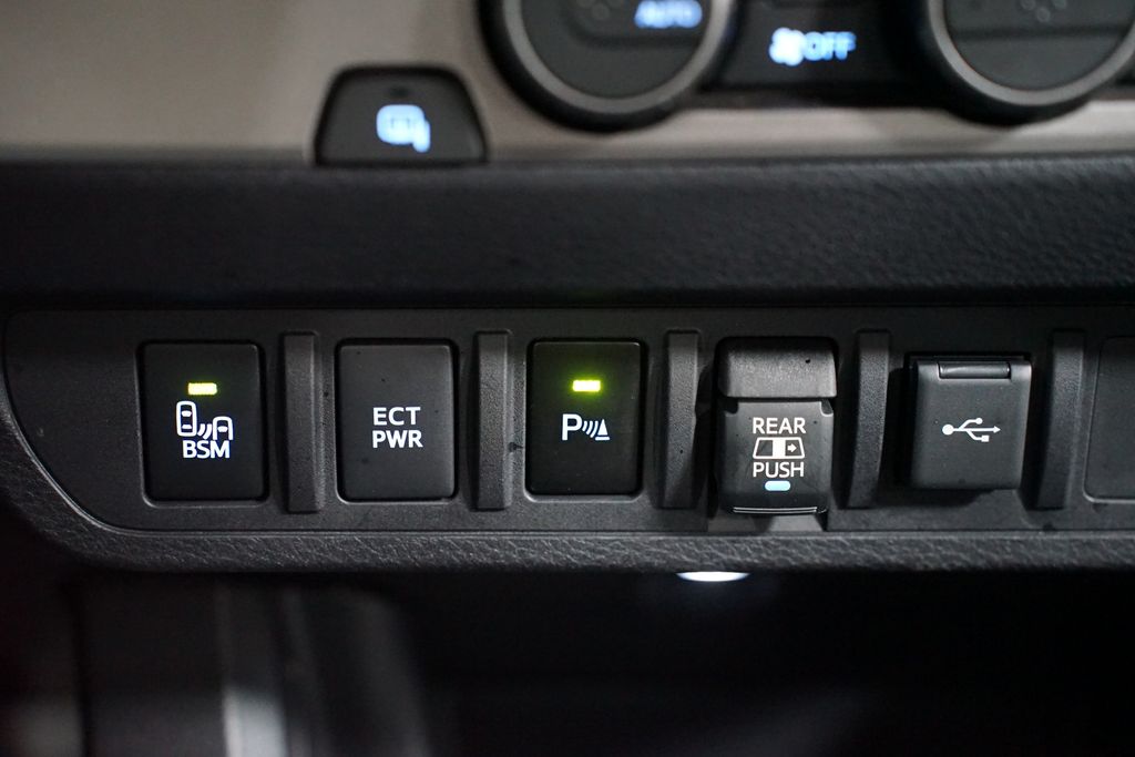 2022 Toyota Tacoma SR5 22