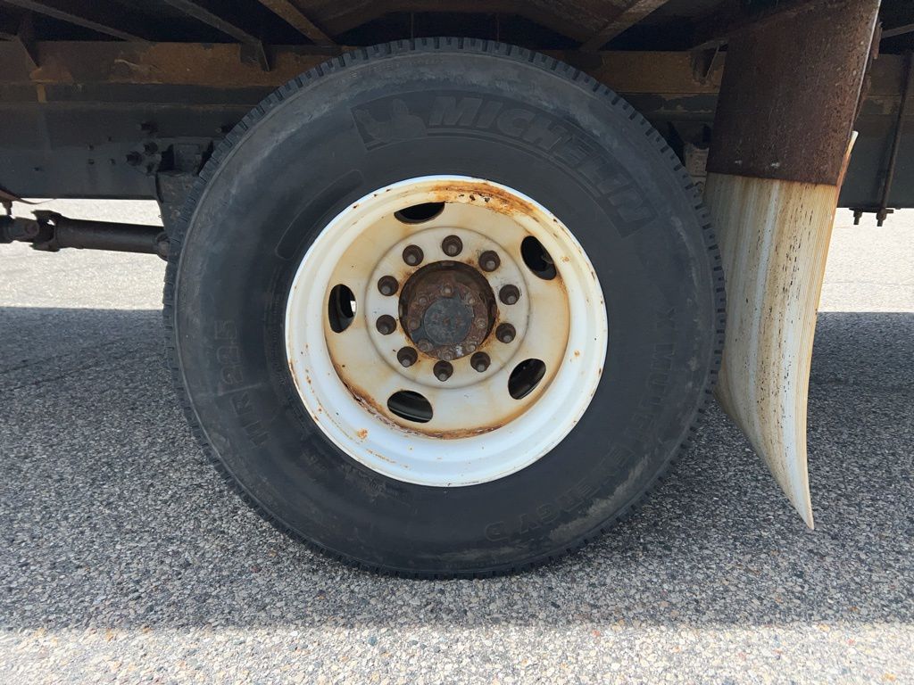 2016 Ford F-650 - Photo 8