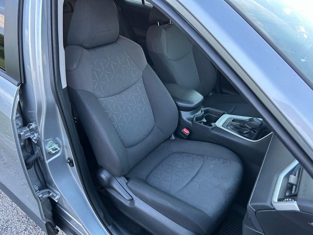 Thumbnail: 2020 Toyota RAV4 - 15