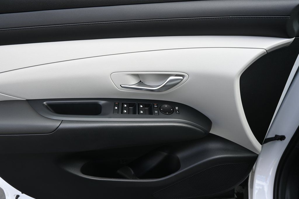 2025 Hyundai Tucson SE - Photo 17