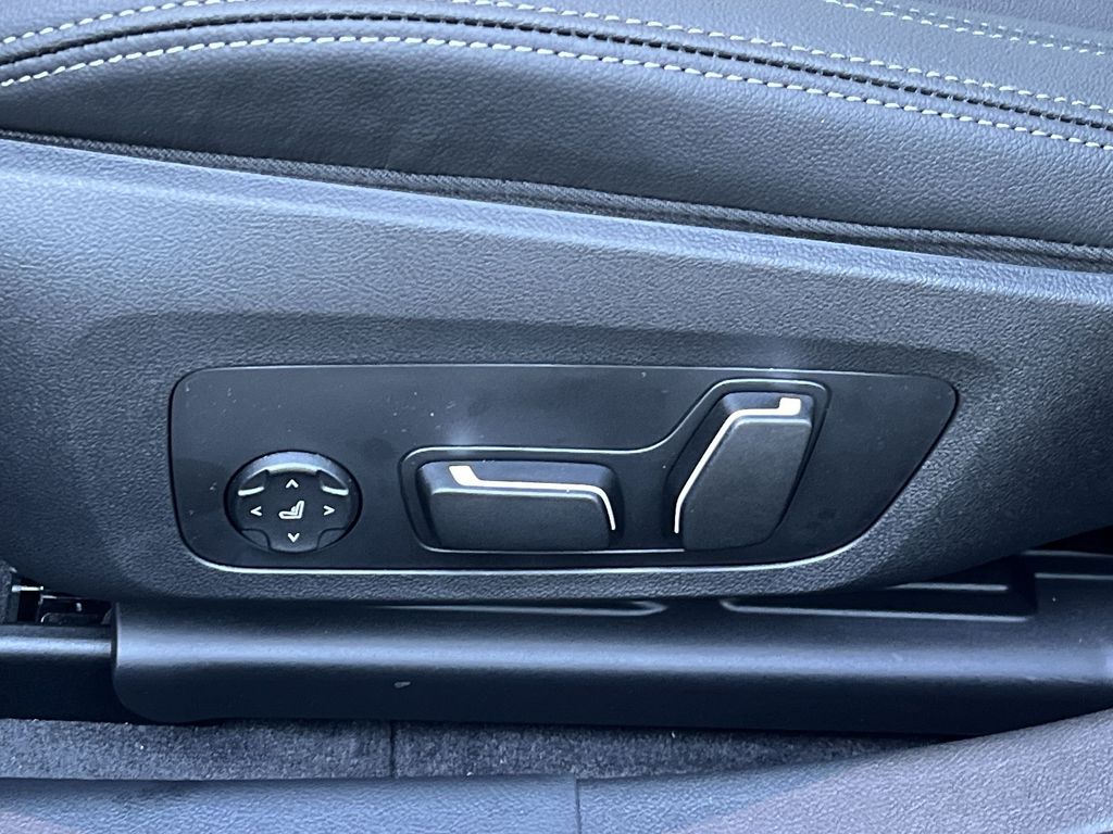 Thumbnail: 2025 BMW i4 - 12