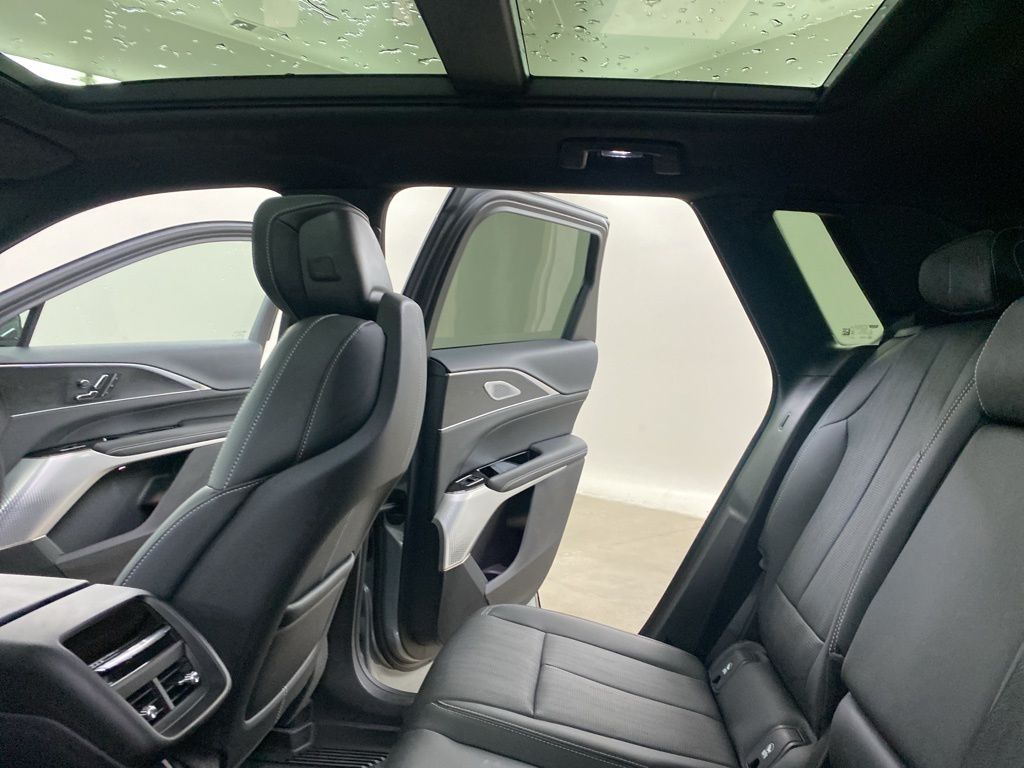 2024 Cadillac LYRIQ Luxury photo