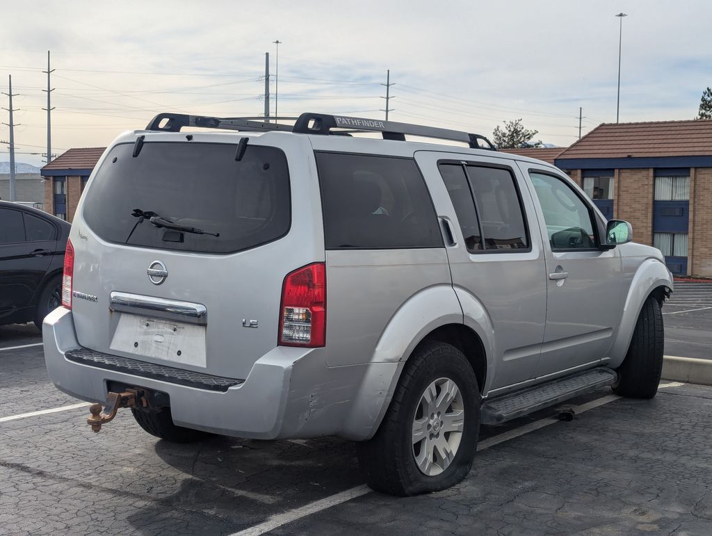 2005 Nissan Pathfinder LE 4