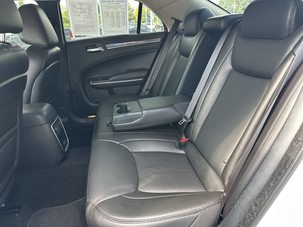 2021 Chrysler 300 Touring photo