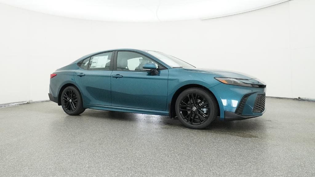 2025 Toyota Camry SE 32