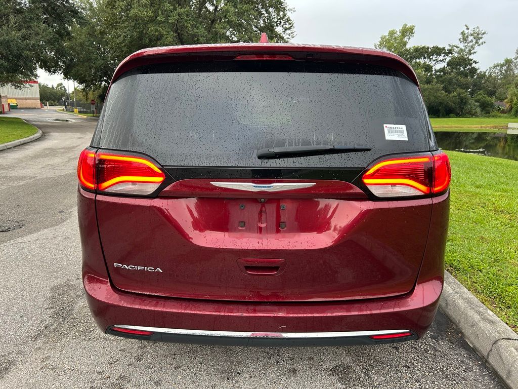 Thumbnail: 2017 Chrysler Pacifica - 4